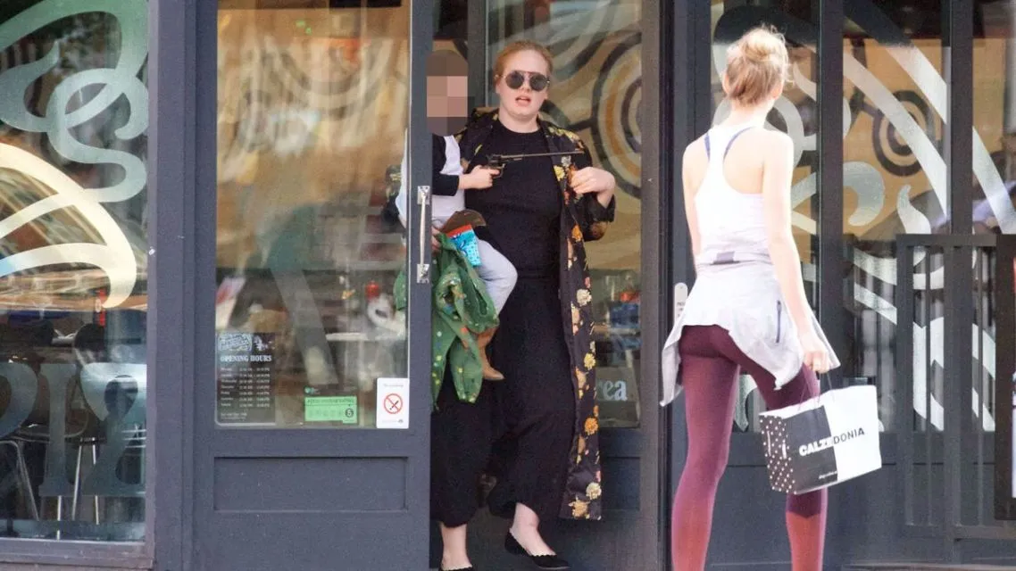 8 Tips Mengatur Keuangan Ala Adele. Pelit ke Diri Sendiri dan Nggak Gengsi Beli Barang Bekas 14