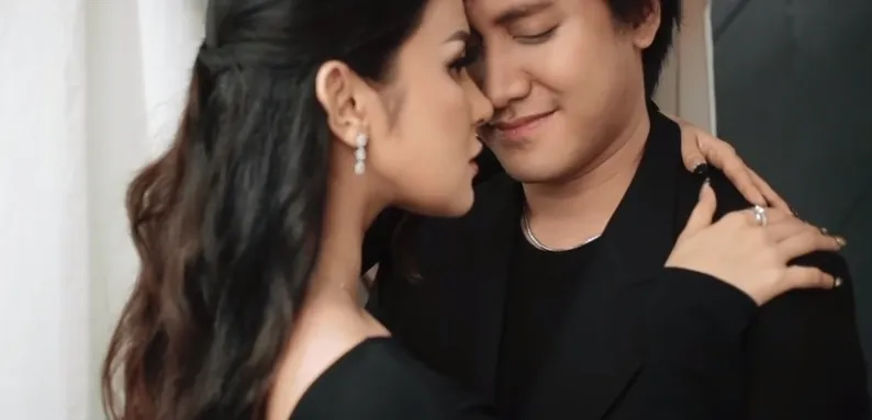 Manisnya 10 Potret Pre-wedding Kevin Aprilio dan Vicy Melanie. Serba Hitam Namun Tetap Elegan! 14