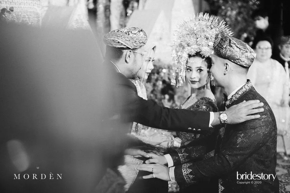 Diberi Maskawin Emas 75 Gram dengan Berlian 9 Karat, ini 12 Detail Akad Nikita Willy-Indra Priawan 21
