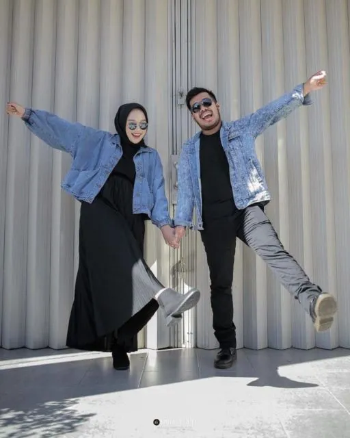 13 Ide Pre-wedding Unik dengan Latar Pertokoan. Sarat Kesan Jalanan yang Sedang Kekinian! 25