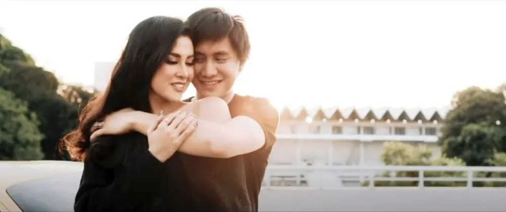 Manisnya 10 Potret Pre-wedding Kevin Aprilio dan Vicy Melanie. Serba Hitam Namun Tetap Elegan! 20