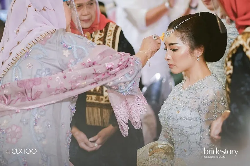 Mengintip 12 Detail Pengajian dan Malam Bainai Nikita Willy. Kental Suasana Tradisional! 22