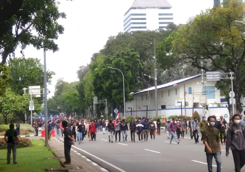 5 Alasan Kenapa Kita Nggak Perlu Nyinyirin Anak SMA & STM yang Ikut Demo. Pada Sensi Amat~ 7