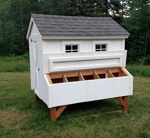 7 Rekomendasi Kandang Ayam Kayu Kreatif Anti Bau. Tempat Tidur dan Pakannya Nggak Jadi Satu 13