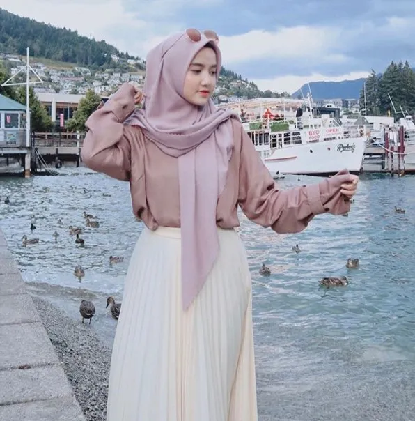 8 Anak Seleb yang Gayanya Justru Sederhana; Pakai Kaus ke Manapun Enjoy Aja! 14
