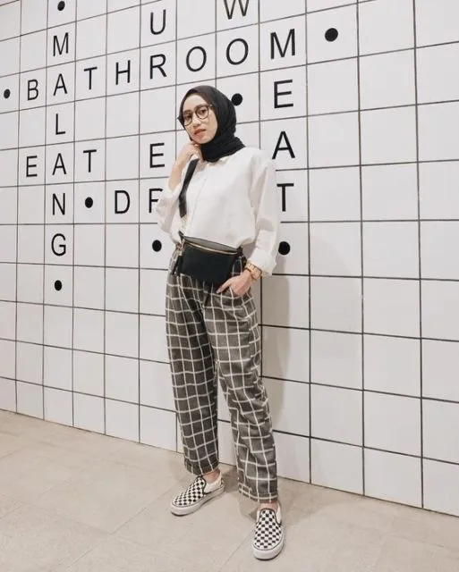 9 Cara Tampil Sporty Kalau Bosan Sama Gaya Feminin; Tetap Sederhana Walau Kelihatan Beda! 11