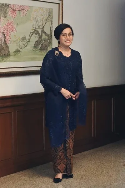 5 Potret Perempuan Berpengaruh di Indonesia Saat Berkebaya. Elegan, Manis dan Memesona! 10