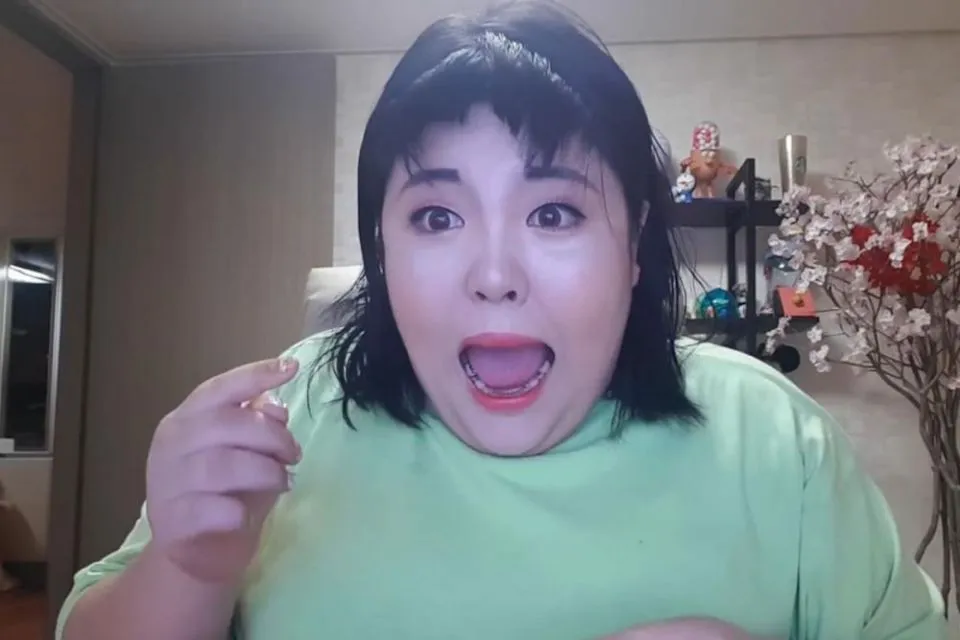 Rambut Berponi Memang Bikin Tingkat Kelucuan Cewek Bertambah sih, tapi Kadang Menyebalkan :( 9