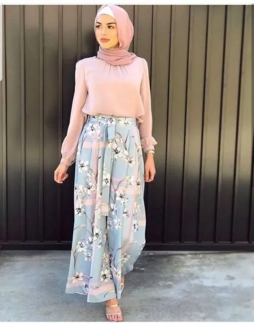 5 Alasan Kenapa Mulai Sekarang Jangan Ragu Lagi Pakai Kulot Motif Bunga. Cantik dan Elegan! 7