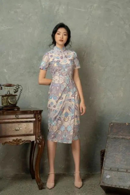 Jadi Unik dan Cantik, Ini 5 Potret Dress Batik yang Sudah Dirombak Secara Kreatif 9