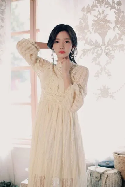 9 Model Dress Korea yang Bisa Jadi Referensi Buat Jadi Kebaya Modern. Anggun dan Manis! 16