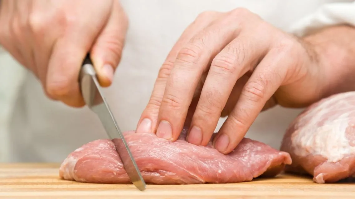 8 Trik Memasak Daging Ayam yang Bebas Bercak Darah. Matangnya Merata dan Nggak Bikin Muntah 10