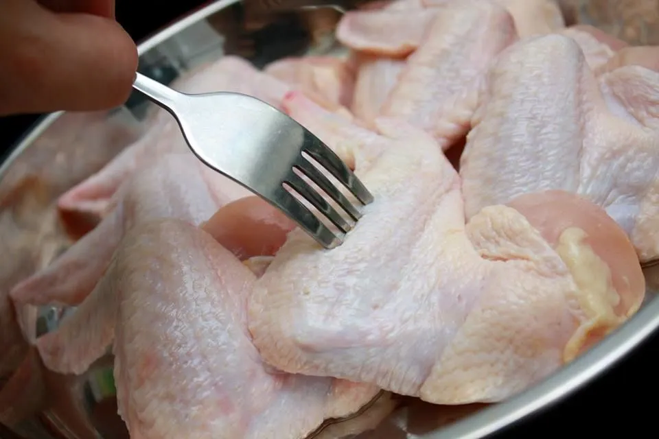 8 Trik Memasak Daging Ayam yang Bebas Bercak Darah. Matangnya Merata dan Nggak Bikin Muntah 14