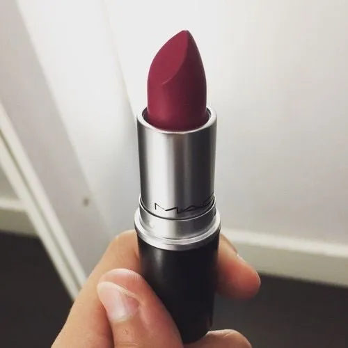Buat Pemula, Ini Nih Warna Lipstik yang Direkomendasikan Biar Tampil Cantik Natural 10
