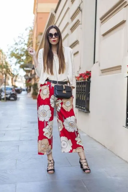 5 Alasan Kenapa Mulai Sekarang Jangan Ragu Lagi Pakai Kulot Motif Bunga. Cantik dan Elegan! 6