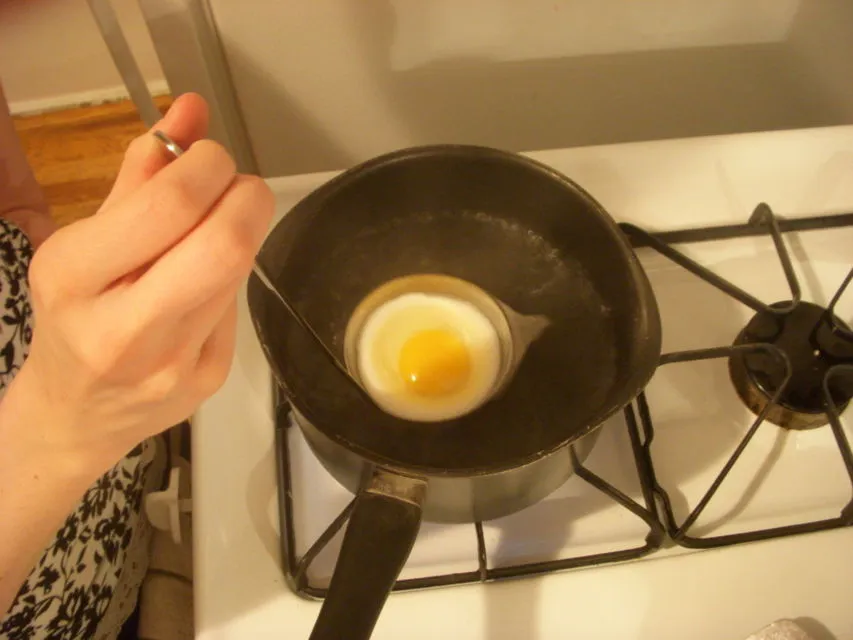 Telur Mata Sapi yang Setengah Matang Bisa Sempurna Bentuknya dengan 7 Trik ini. Oo, Begini? 14