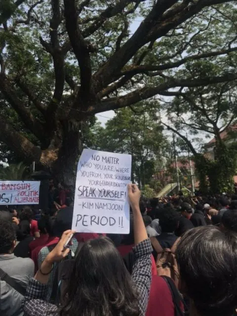 10 Potret Demo ini Bukti bahwa K-Popers juga Peduli Nasib Bangsa. Aksi Dulu, Drakor Nanti Lagi~ 12