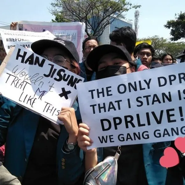 10 Potret Demo ini Bukti bahwa K-Popers juga Peduli Nasib Bangsa. Aksi Dulu, Drakor Nanti Lagi~ 15