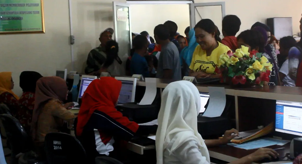 Viral Jasa Servis KTP Rusak ini Sungguh Unik. Kayaknya Kartu Timezone juga Bisa Dibenerin nih 4