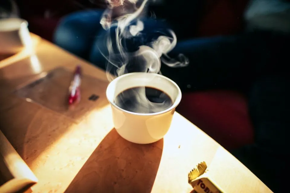 6 Cara Unik Minum Kopi di Berbagai Negara. Ada yang Ngopi Sambil Berdiri di Kafe karena Lebih Murah 9
