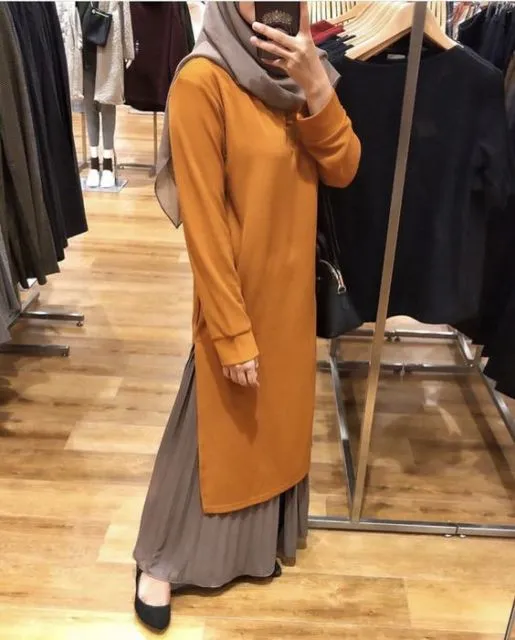 9 Potret Hijabers yang Santun Banget Pakai Tunik dan Rok. Kombinasi yang Sempurna! 13