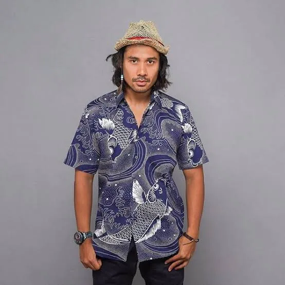 Biasa Tampil Cuek, Ini Pesona 5 Aktor Indonesia Saat Pakai Batik. Tambah Ganteng! 7