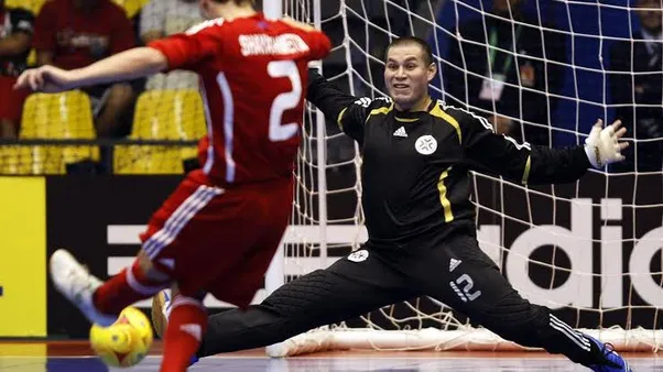 Membongkar Alasan Orang Gendut Selalu Disuruh Jadi Kiper Futsal 7