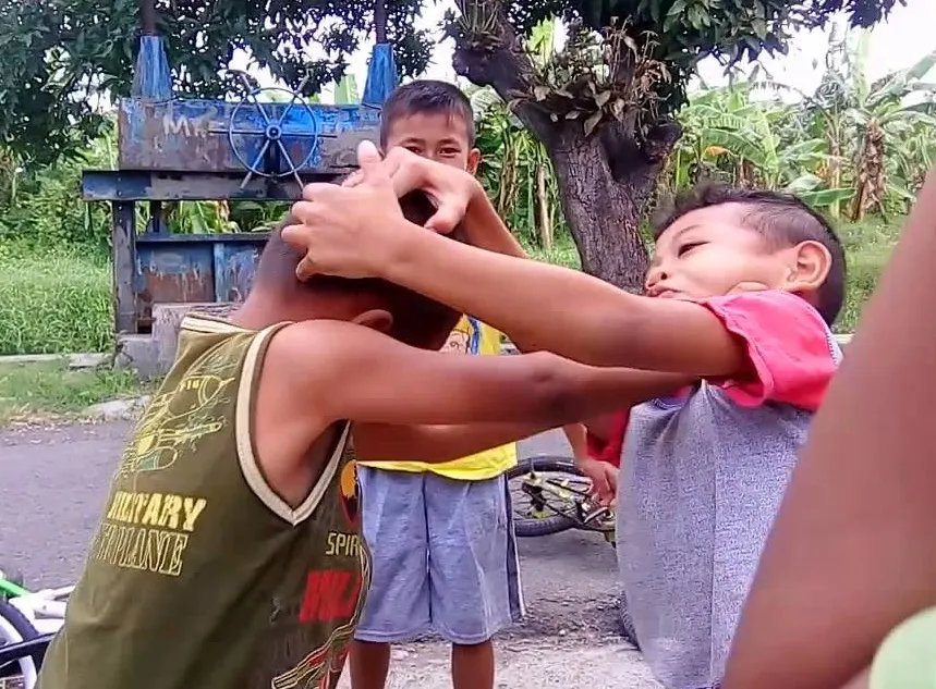 Kocaknya Isi Pikiran Anak Kecil yang Ngamuk Kalau Nama Bapaknya Dipanggil. Woi, Jamal!! 10