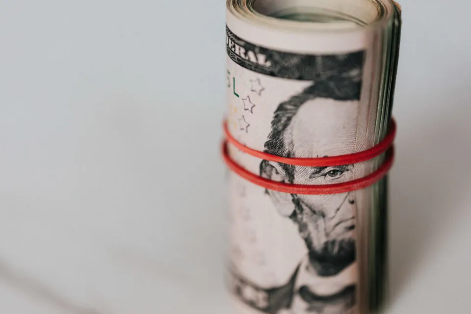 7 Ciri Investasi Bodong yang Bisa Diingat. Biasanya Menawarkan Untung Jutaan Secara Singkat 10