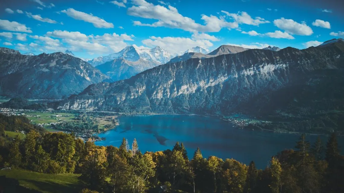 8 Tempat Wisata Paling Cantik di Swiss. Pemandangannya Indah Luar Biasa, Seolah Sedang di Surga 11