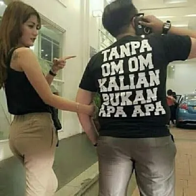 Deretan Kaus Bertulisan Absurd ini Bikin Kita Gagal Fokus. Ini mah Polusi Mata dan Visual! :( 19