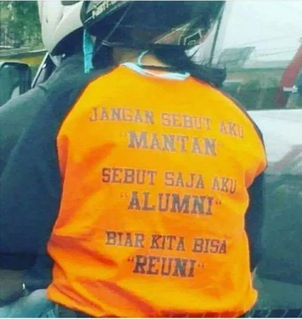 Deretan Kaus Bertulisan Absurd ini Bikin Kita Gagal Fokus. Ini mah Polusi Mata dan Visual! :( 17