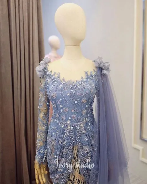 Nggak Terpikirkan Sebelumnya, Ini 9 Modifikasi Bagian Lengan Kebaya yang Unik tapi Elegan 16