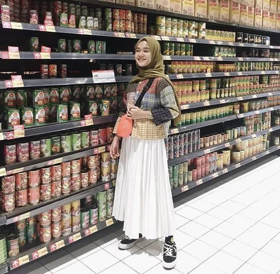 Tren Terbaru 'Groceries Look' Ala Para Hijaber. Tetap Tampil Kece Saat Berbelanja Bulanan! 10