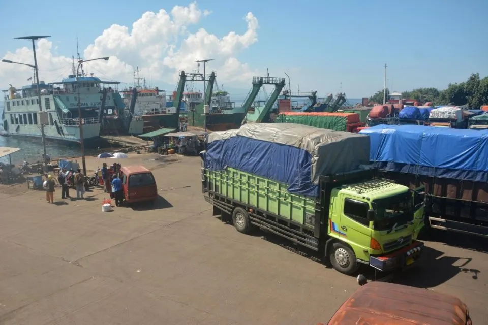 5 Alasan Sopir Truk Jarak Jauh Layak Disebut sebagai Manusia Paling Sabar di Muka Bumi! 9