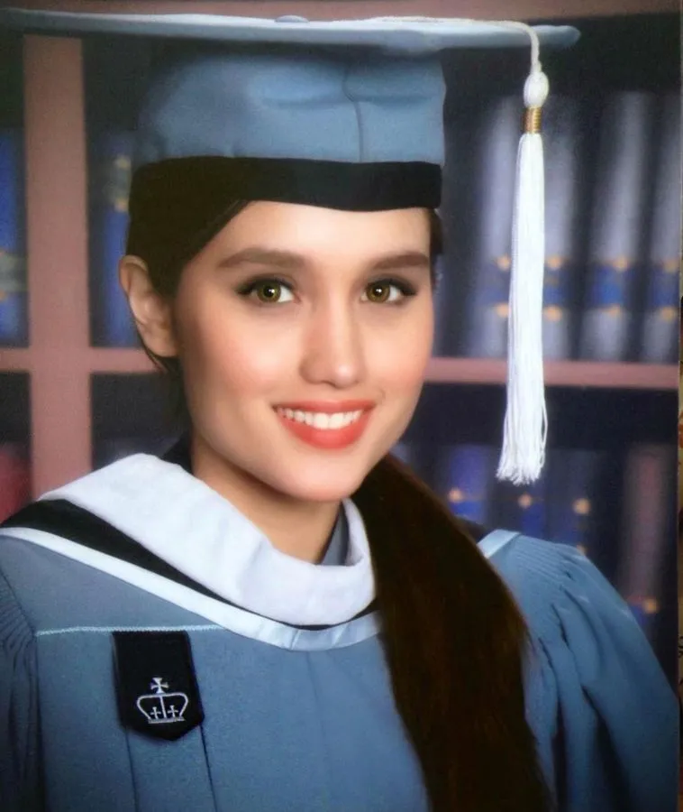 Pintar bin Berprestasi, 9 Seleb ini Kuliah di Luar Negeri Lewat Jalur Beasiswa. Keren Banget! 11
