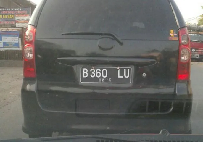 11 Plat Nomor Keren dengan Kombinasi yang Unik 13