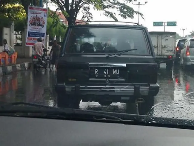 11 Plat Nomor Keren dengan Kombinasi yang Unik 12