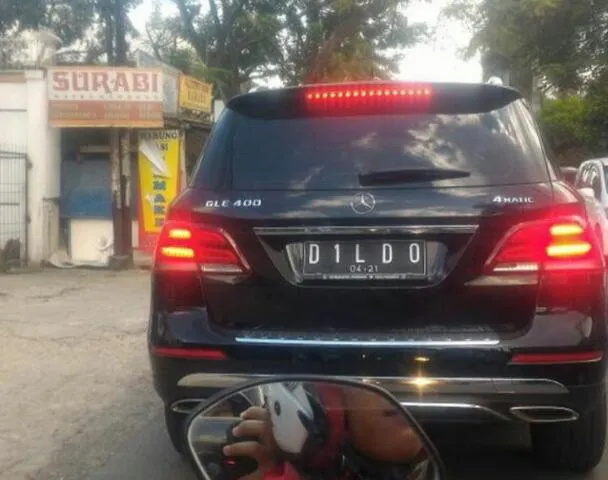 11 Plat Nomor Keren dengan Kombinasi yang Unik 17