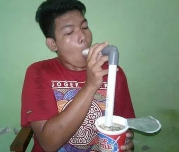 11 Kelakuan Absurd Orang Saat Makan Mi Instan. Bukannya Enak, Malah Jadi Enek Nggak sih? 22