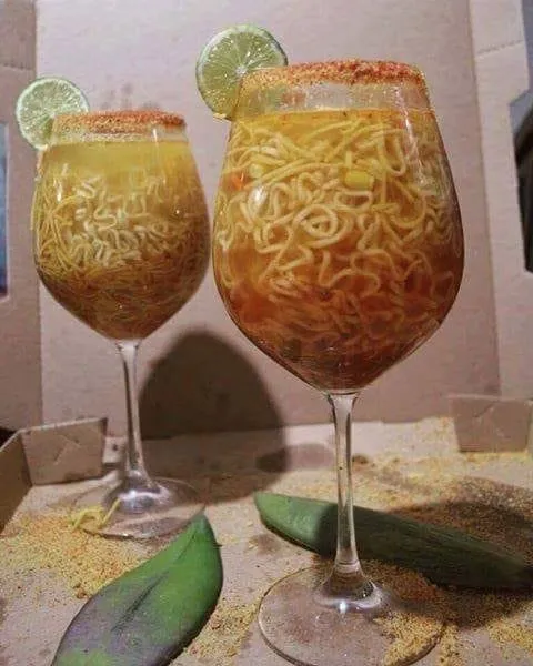 11 Kelakuan Absurd Orang Saat Makan Mi Instan. Bukannya Enak, Malah Jadi Enek Nggak sih? 12