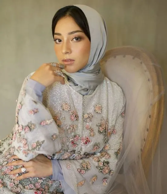 Cantiknya Kebaya Rancangan Asky Febrianti yang Terbaru. Desainer Kondang Favorit Seleb Nih! 10