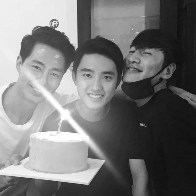 Bromance Abis! 9 Persahabatan Aktor Korea ini Bikin Iri Fansnya. Rata-rata Berawal dari Drama 16