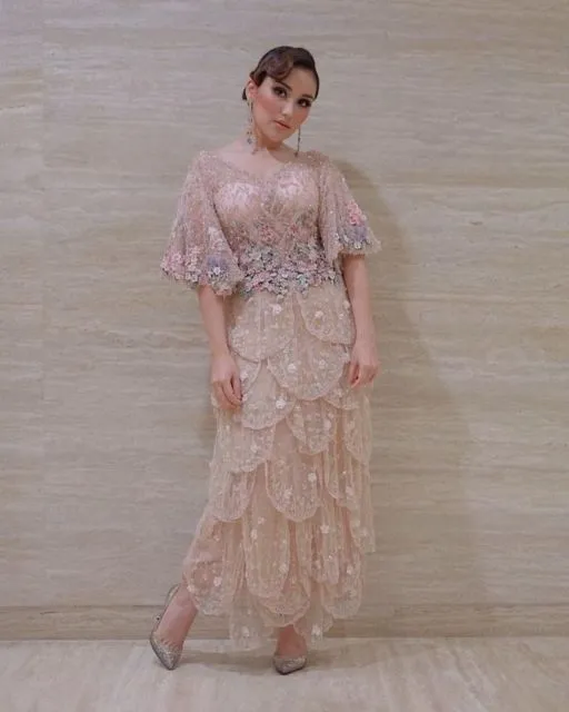 Cantiknya Kebaya Rancangan Asky Febrianti yang Terbaru. Desainer Kondang Favorit Seleb Nih! 11