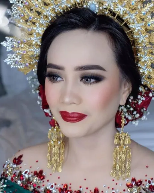 7 Inspirasi Make-up Pernikahan dengan Pilihan Warna Bibir yang Bold dan Berani. Cakep! 11