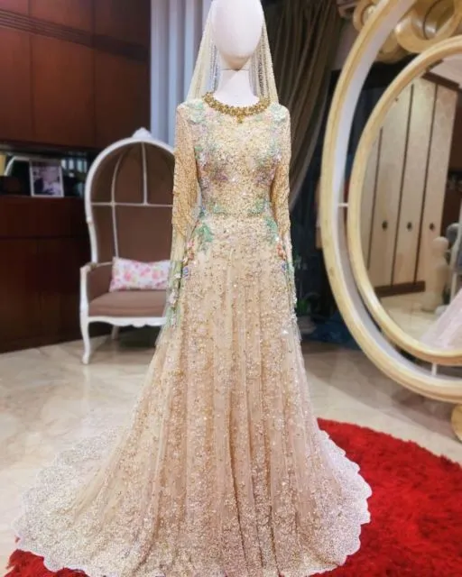 Cantiknya Kebaya Rancangan Asky Febrianti yang Terbaru. Desainer Kondang Favorit Seleb Nih! 12