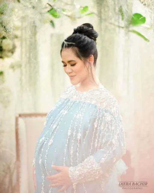 Inspirasi Model Kebaya yang Pernah Dipakai Kahiyang Ayu; Semuanya Simpel tapi Elegan! 14