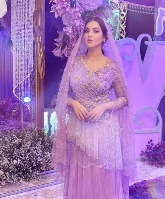 Cantiknya Kebaya Rancangan Asky Febrianti yang Terbaru. Desainer Kondang Favorit Seleb Nih! 13