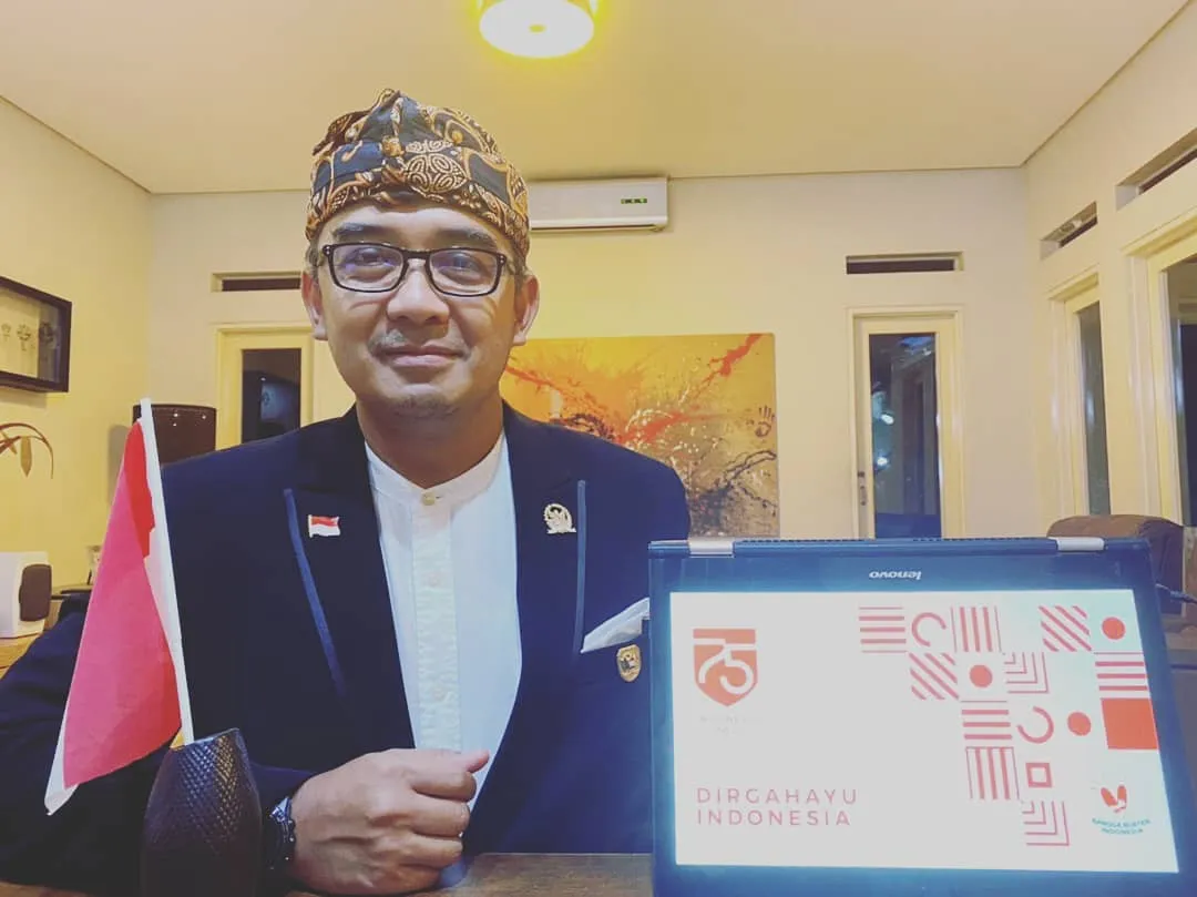 10 Artis Terkenal Indonesia yang Awalnya Berkarier sebagai Penyiar Radio. Siapa nih Favoritmu? 17