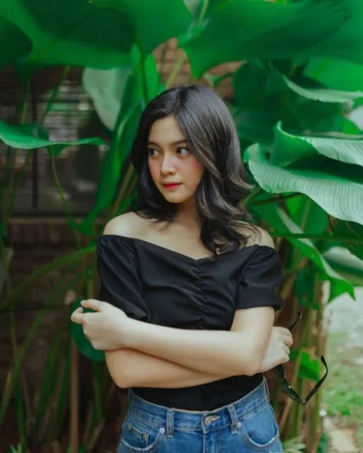 Terbilang Unik bahkan Aneh, Kebiasaan 6 Artis ini Cukup Bikin Publik Heran. Ada yang Masih Ngedot! 11